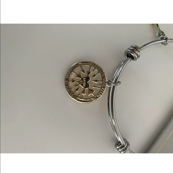 Stainless Steel Heart & Arrow Pendant Bracelet New - Picture 2 of 4